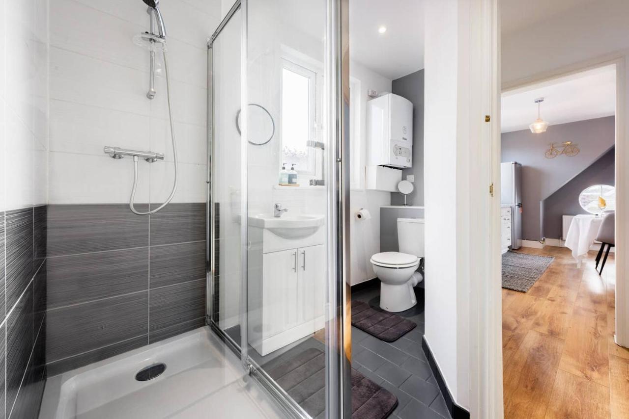 The Bluebird - One Bedroom Apartment In Watford Вотфорд Екстер'єр фото